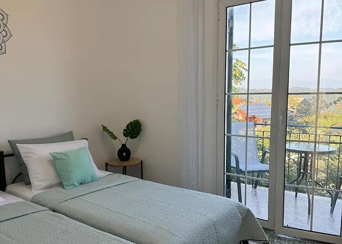 Sofia's Bella Vista Pagoi *