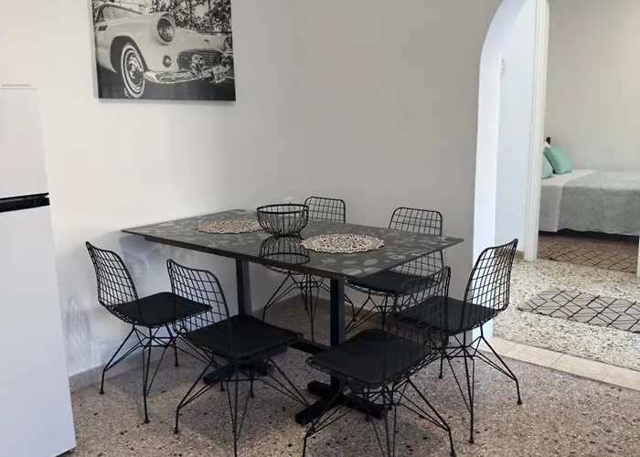 Sofia's Bella Vista Pagoi آغيوس غيوريوس باغون