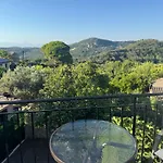 Sofia's Bella Vista Pagoi