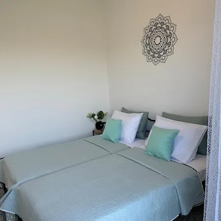 Sofia's Bella Vista Pagoi * آغيوس غيوريوس باغون