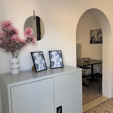 Sofia's Bella Vista Pagoi آغيوس غيوريوس باغون